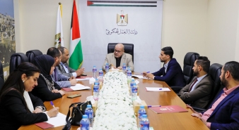 مجلس نقابة المحامين الشرعيين الفلسطينيين يزور رئاسة العمل الحكومي بغزة.