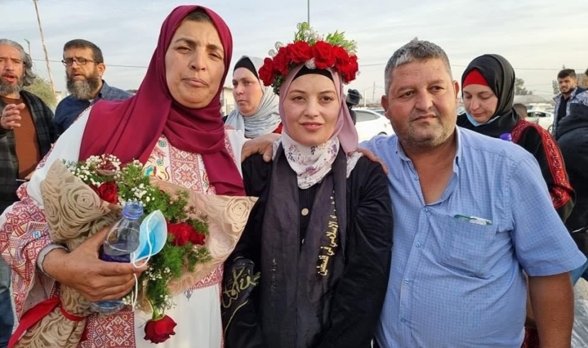 عطوفة نقيب المحامين الشرعيين الفلسطينيين الأستاذ أيمن أبوعيشة يهنى الاسيرة المحررة أمل طقاطقة معانقتها الحرية