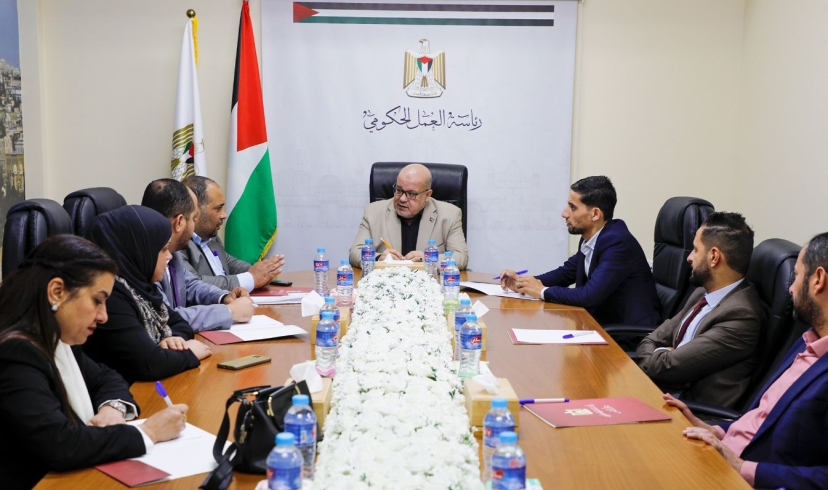 مجلس نقابة المحامين الشرعيين الفلسطينيين يزور رئاسة العمل الحكومي بغزة.